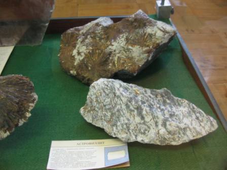 Астрофиллит - минерал Кольского полуострова